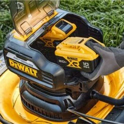 DeWalt Power Tools DeWalt 2X20V MAX Brushless Cordless 21-1/2" Rear Wheel Drive Self-Propelled Mower Kit DCMWSP255Y2 -Electrical Tools Store dcmwsp255y2 3