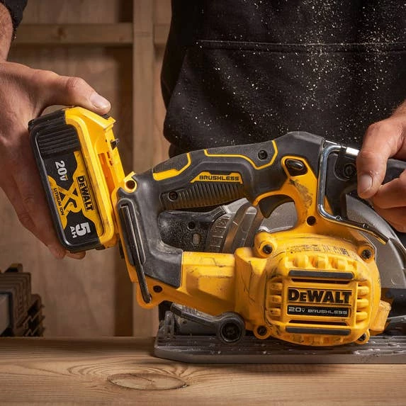 DeWalt Power Tools DeWalt 20V Max 6-1/2" Brushless Cordless Circular Saw (Tool Only) DCS565B 4 DeWalt Power Tools DeWalt 20V Max 6-1/2" Brushless Cordless Circular Saw (Tool Only) DCS565B - Image 4