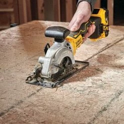 DeWalt Power Tools DeWalt ATOMIC 20V MAX Brushless 4-1/2" Cordless Circular Saw 5Ah Kit DCS571P1 -Electrical Tools Store dcs571p1 4